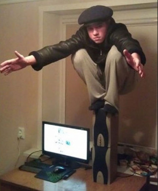 Russians don’t need chairs, they just squat - Picture 0