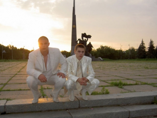 Russians don’t need chairs, they just squat - Picture 3