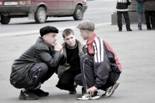 Russians don’t need chairs, they just squat - Picture 16