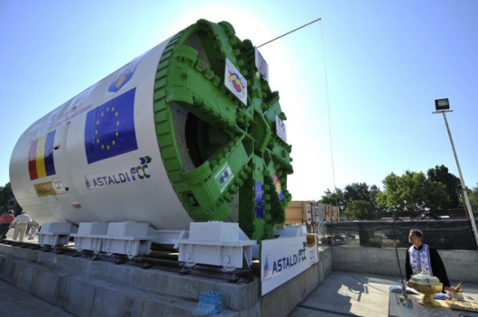 Romanian priests blessing all kinds of things - Picture 2